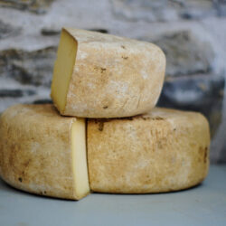 Vörös sörökkel és barna lágerrel is kiváló a világ legjobb sajtja