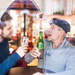 Még, hogy az alkohol elbutít? Épp ellenkezőleg, a sör segít a demencia elleni küzdelemben